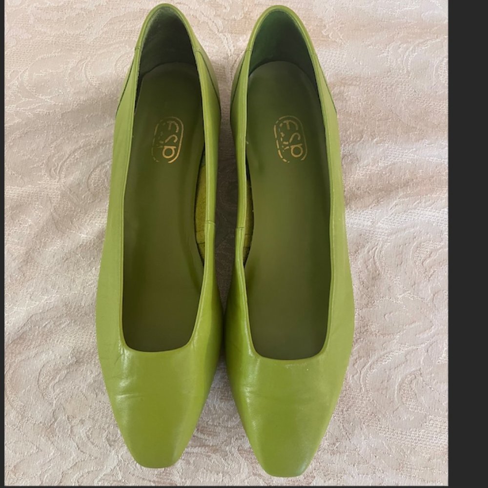 Green 80s 90s flats leather with square toes minimal wear Vintage size us 11W